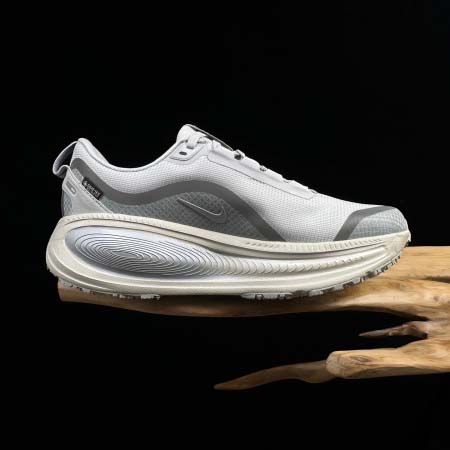 2025年12月25日入荷新品Nike Vomero 18 Gore-Tex人気 スニーカー男女兼用/誕生日プレゼント/XH工場