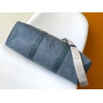 2025年12月8日入荷ヴィトン バッグM22537Week-End ToteMonogram Washed Denim Monogram 430 x 340 x 175高品質新作/誕生日プレゼント