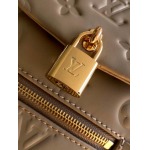 2025年12月8日入荷ヴィトン バッグM13389M13387 M13357 M13358 Coussin BackpackMonogram CoussinLV 21 x 26 x 10高品質新作/誕生日プレゼント