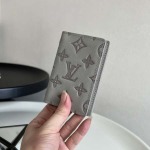 2025年12月8日入荷ヴィトン財布M14915Monogram Shadow 11x7.5cm 高品質新作/誕生日プレゼント