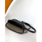 2025年12月9日入荷Louis Vuitton バッグ M12618 PulseMonogramLV22.5 × 16 × 5cm  高品質新作/誕生日プレゼント/ZC工場