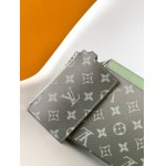 2025年12月9日入荷Louis Vuitton バッグM81124 Alpha Wearable Monogram Eclipse 18.5 x 11 x 6.5cm  高品質新作/誕生日プレゼント/ZC工場