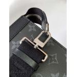 2025年12月9日入荷Louis Vuitton バッグM81124Alpha Wearable Monogram Eclipse 18.5 x 11 x 6.5cm  高品質新作/誕生日プレゼント/ZC工場