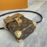 2025年12月9日入荷Louis Vuitton バッグM82465 Camera Box Monogram Reverse S-lock Petite Malle 12.5 x 17.6 x 6.0 高品質新作/誕生日プレゼント/ZC工