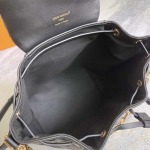 2025年12月9日入荷Louis Vuitton バッグM13357 M13358 Coussin Backpack Coussin Monogram LV Coussin 26 x 10 x 21  高品質新作/誕生日プレゼント/ZC工