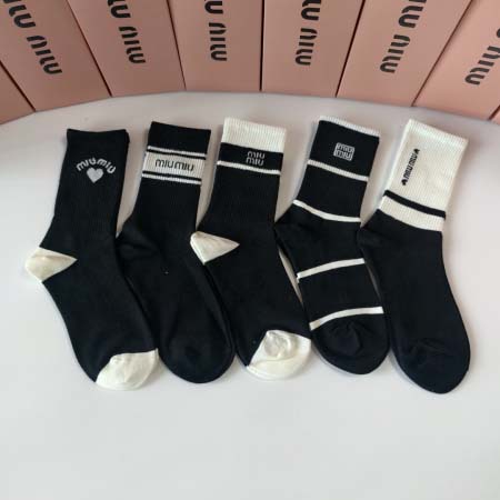 2025年12月10日入荷新品MiuMiu靴下ギフト/誕生日...