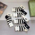 2025年12月10日入荷新品Gucci 靴下ギフト/誕生日/記念品/アクセサリーkaka工場