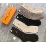 2025年12月10日入荷新品LOUIS VUITTON靴下ギフト/誕生日/記念品/アクセサリーkaka工場