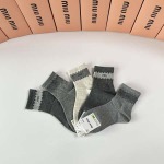 2025年12月10日入荷新品MiuMiu靴下ギフト/誕生日/記念品/アクセサリーkaka工場