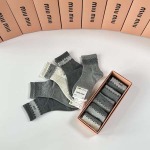 2025年12月10日入荷新品MiuMiu靴下ギフト/誕生日/記念品/アクセサリーkaka工場