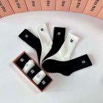 2025年12月11日入荷新品MiuMiu靴下ギフト/誕生日/記念品/アクセサリーkaka工場