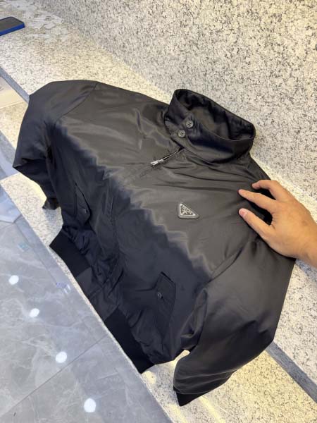 2025年12月15日入荷新作Pradaジャケット秋冬高品質...