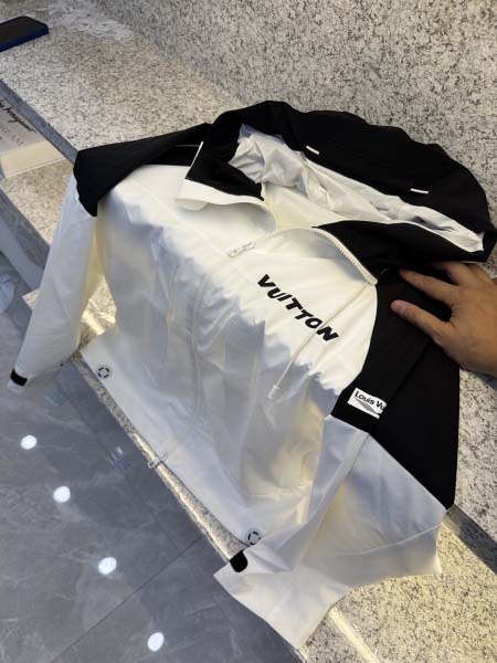 2025年12月15日入荷新作Louis Vuittonジャ...