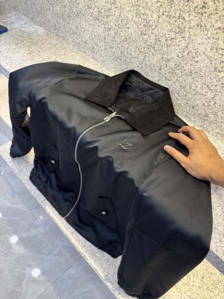 2025年12月15日入荷新作Louis Vuittonジャ...