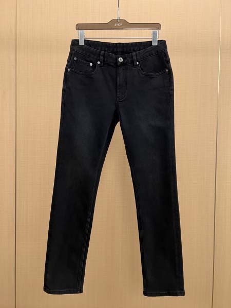 2025年12月15日入荷新作Ferragamoジーパン秋冬...