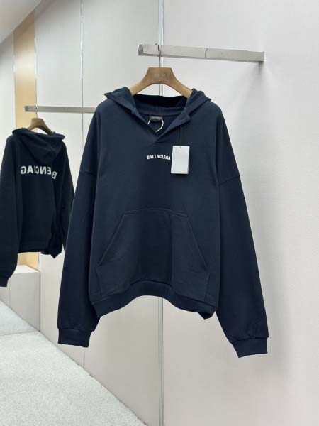 2025年11月18日秋冬新作BALENCIAGAスウェット...