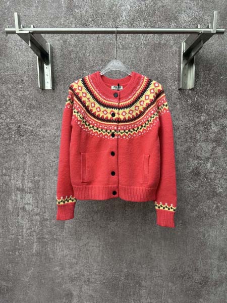 2025年11月19日秋冬新作MiuMiu ニットカーディガ...