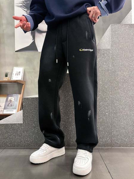 2025年11月19日秋冬新作Balenciagaスラックス...