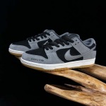 2025年12月25日入荷新品Nike Dunk SB Low“DARK SMOKE GREY”人気 スニーカー男女兼用/誕生日プレゼント/XH工場