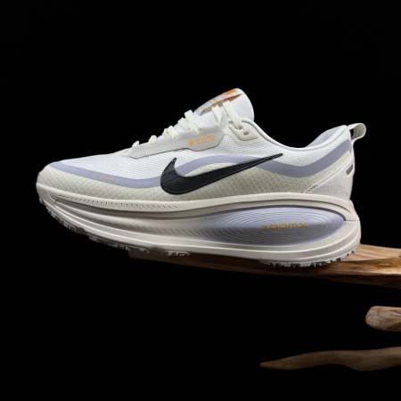 2025年12月25日入荷新品Nike Vomero 18人...