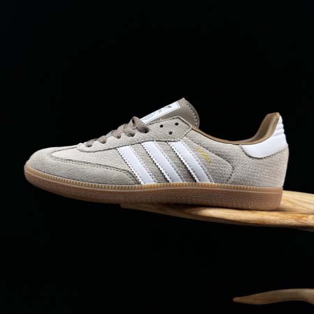 2025年12月25日入荷新品adidas人気 スニーカー男...