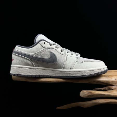 2026年1月9日入荷新品Louis Vuitton人気 スニーカー男女兼用/誕生日プレゼント/XH工場