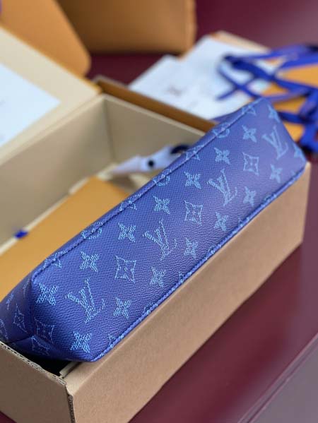 2026年1月14日新作高品質Louis VuittonバッグM12665/Monogram   Pochette Voyage 32 x 21 x 8  /GQ工場