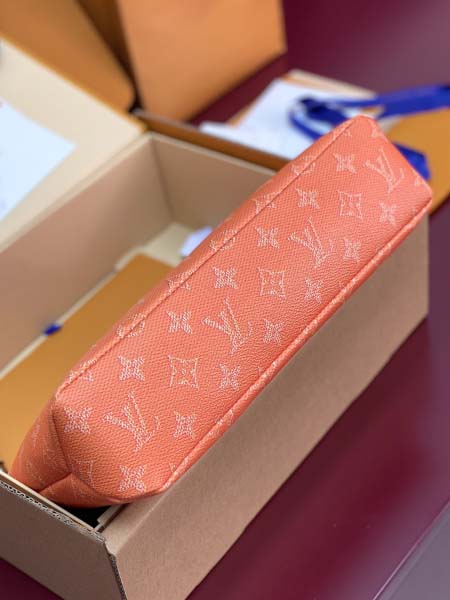 2026年1月14日新作 高品質Louis VuittonバッグM12665/Monogram   Pochette Voyage 32 x 21 x 8  /GQ工場