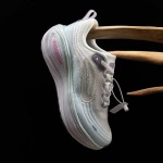 2026年1月9日入荷新品 Nike Vomero Plus 人気 スニーカー男女兼用/誕生日プレゼント/XH工場