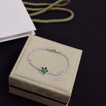 2026年2月1日入荷新品van cleef & arpelsブレスレットギフト/誕生日/記念品/アクセサリーxin工場