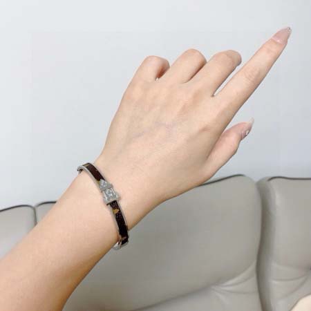 2026年2月3日入荷新品ルイヴィトン腕輪/ブレスレットギフト/誕生日/記念品/アクセサリーxin工場