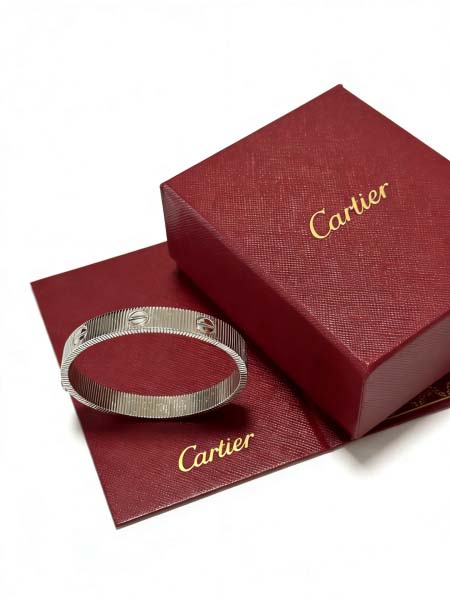 2026年2月4日入荷新品Cartierブレスレットギフト/誕生日/記念品/アクセサリーxin工場