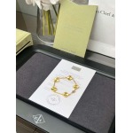 2026年2月1日入荷新品van cleef & arpelsブレスレットギフト/誕生日/記念品/アクセサリーxin工場