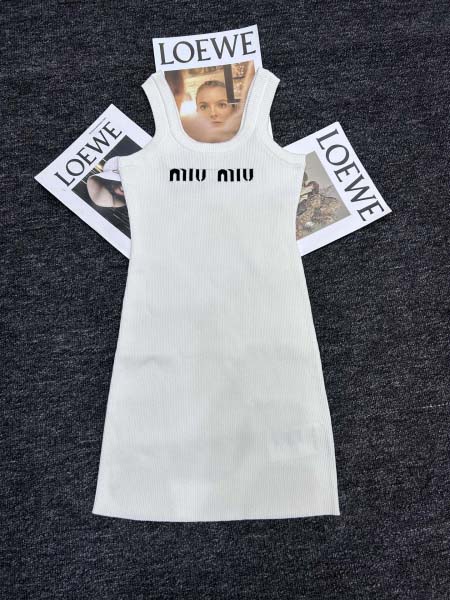 2026年4月9日入荷早春新作Miumiu女性用ファッション/誕生日プレゼント/贈り物 can工場