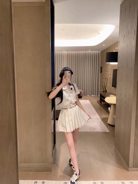 2026年4月9日入荷早春新作Miumiu女性用ファッション/誕生日プレゼント/贈り物 can工場