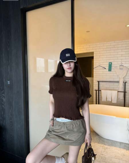 2026年4月9日入荷早春新作Miumiuニットトップ女性用ファッション/誕生日プレゼント/贈り物 can工場