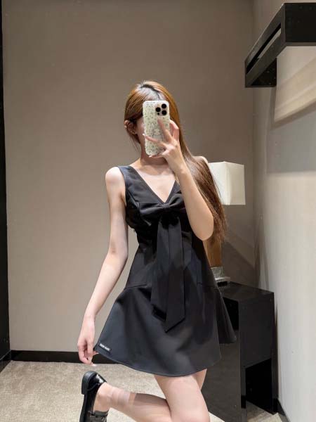 2026年4月9日入荷早春新作Miumiu女性用ファッション...