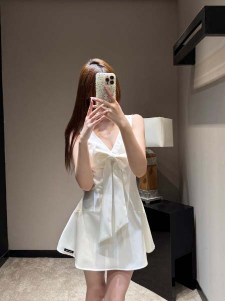 2026年4月9日入荷早春新作Miumiu女性用ファッション...