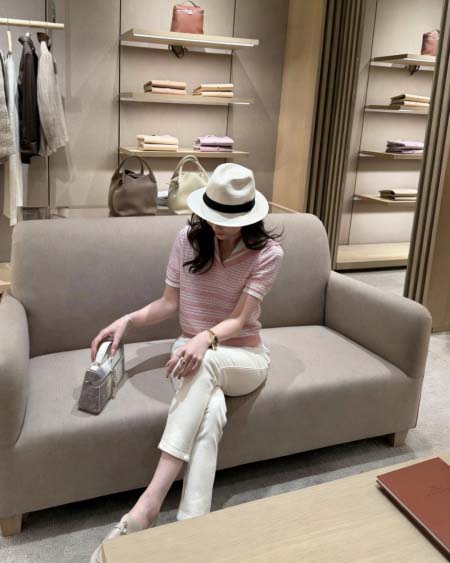 2026年4月9日入荷早春新作Miumiu女性用ファッション...