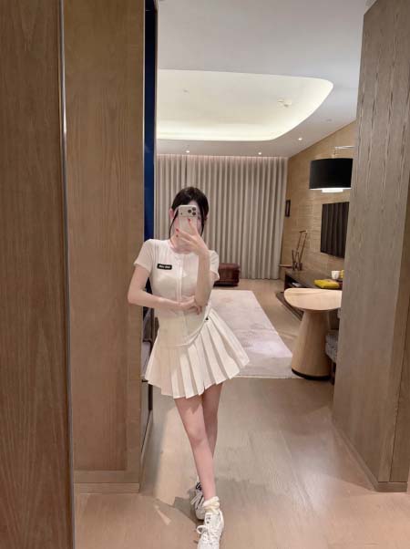 2026年4月9日入荷早春新作Miumiuセット女性用ファッ...