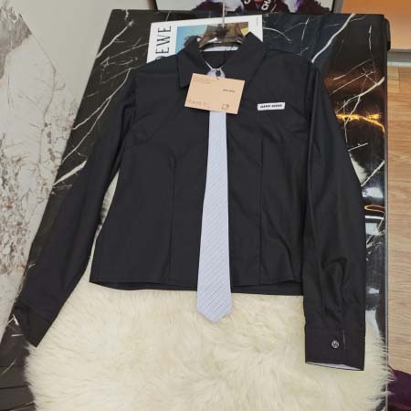 2026年4月9日入荷早春新作Miumiu女性用ファッション...