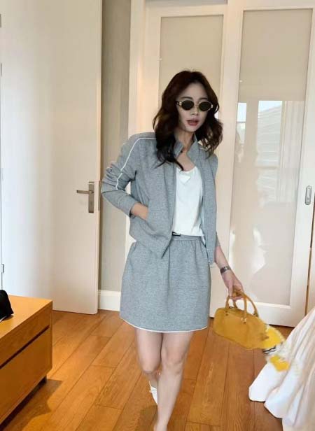 2026年4月9日入荷早春新作Miumiuセット女性用ファッ...