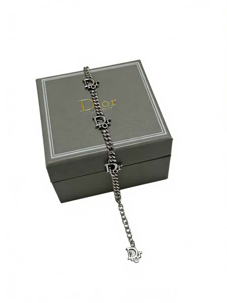 2026年2月5日入荷新品Diorブレスレットギフト/誕生日/記念品/アクセサリーxin工場