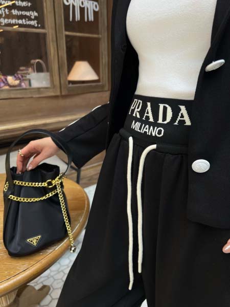 2026年2月26日入荷早春新作Pradaセットファッション/誕生日プレゼント/贈り物 can工場