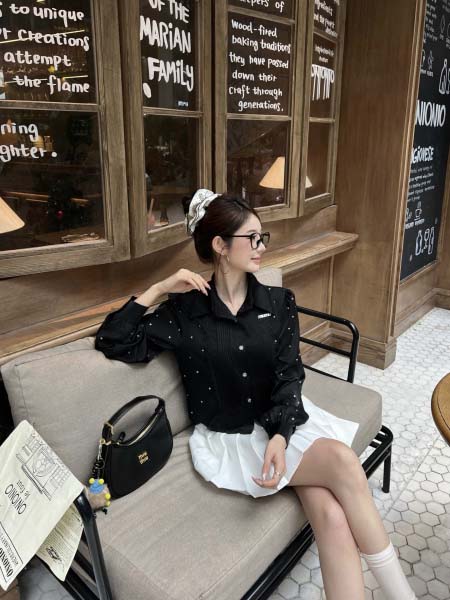 2026年2月26日入荷早春新作 miumiuシャツファッション/誕生日プレゼント/贈り物 can工場