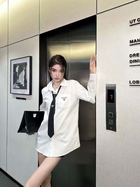 2026年3月6日入荷早春新作Pradaシャツ女性用ファッション/誕生日プレゼント/贈り物 can工場