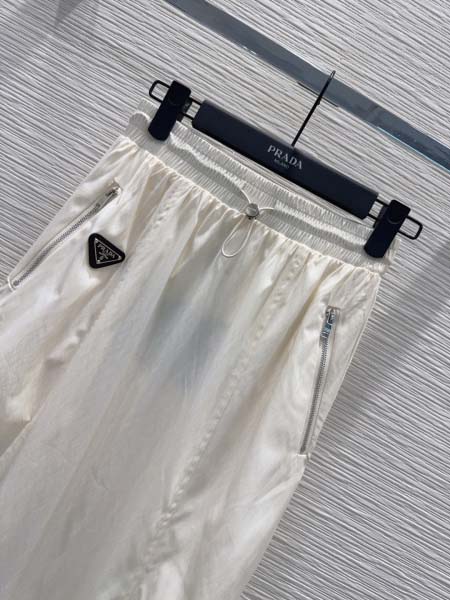 2026年3月9日入荷早春新作prada女性用ファッション/誕生日プレゼント/贈り物 can工場