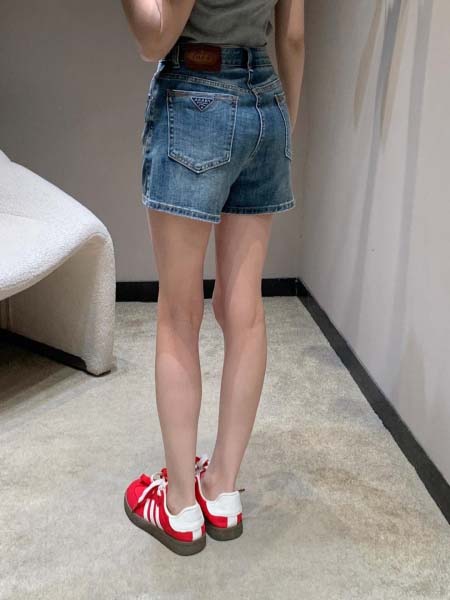 2026年3月9日入荷早春新作Pradaジーパン女性用ファッション/誕生日プレゼント/贈り物 can工場