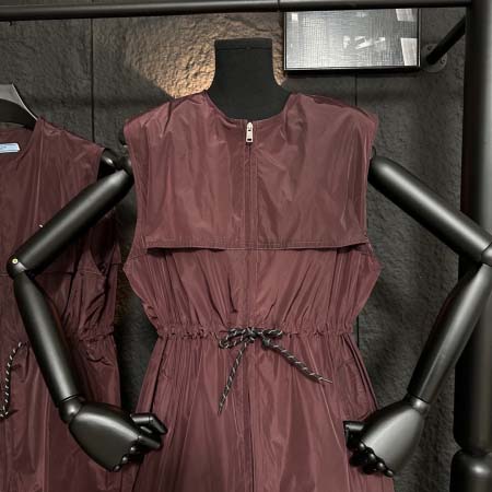 2026年3月21日入荷早春新作Prada女性用ファッション/誕生日プレゼント/贈り物 can工場