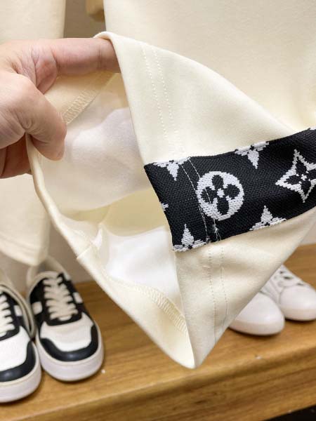 2026年3月25日入荷新作Louis Vuitton上下セット 超厳選★高級品/誕生日プレゼント/OM工場